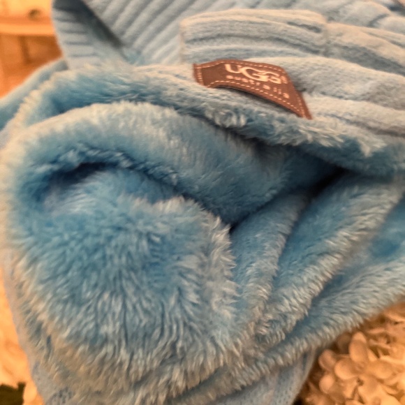 - UGG Sweather Weather Sky Blue  Fleece  pom pom hat infinity scarf set NWT - Picture 8 of 15
